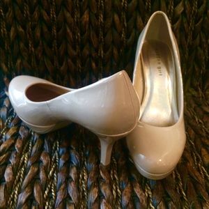 Nude heels! Steve Madden 8.5 med